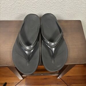 OOFOS OOLALA Luxe Flip Flop Women's Size 8 Thong Recovery Sandals Metallic Black
